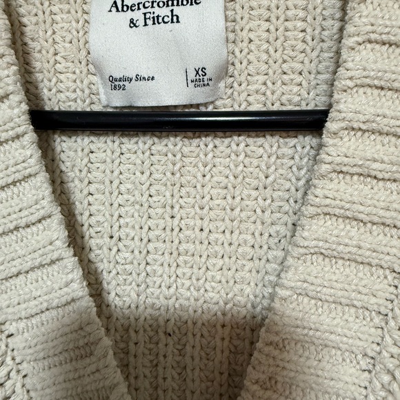 Abercrombie & Fitch Women's Beige Cardigan - Picture 2 of 3